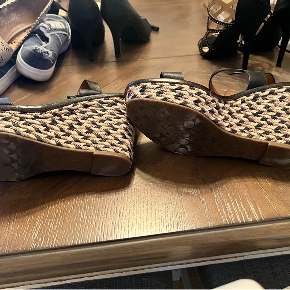 Coach wedge. Used but in great condition. Size 7 1/2 - Picture 4 of 5